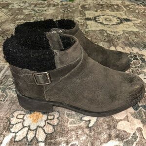 UGG Gray Winter Boots with Black Lining